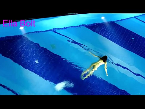 ❤️ Ik kin net ophâlde te sjen, jonge blonde fongen neaken swimmen yn ELLA BOLT resort pool ❤❌ Porno by ús fy.bestsexporno.ru ☑