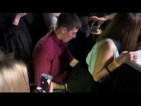 ❤️ Echte seks yn in Russyske nachtclub. 18-jierrich Russysk famke yn 'e anus en fagina neukt yn in nachtclub ❤❌ Porno by ús fy.bestsexporno.ru ☑